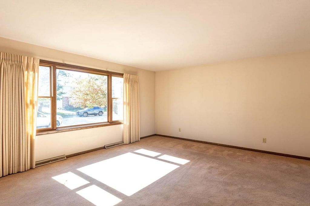 Photo of 2450 Arcadia AVENUE, Oshkosh, WI 54904 (MLS # 50316409)