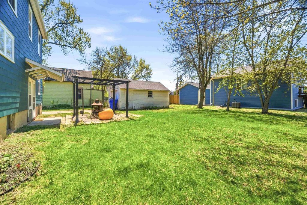 Photo of 123 E Harrison STREET, Appleton, WI 54915 (MLS # 50325384)