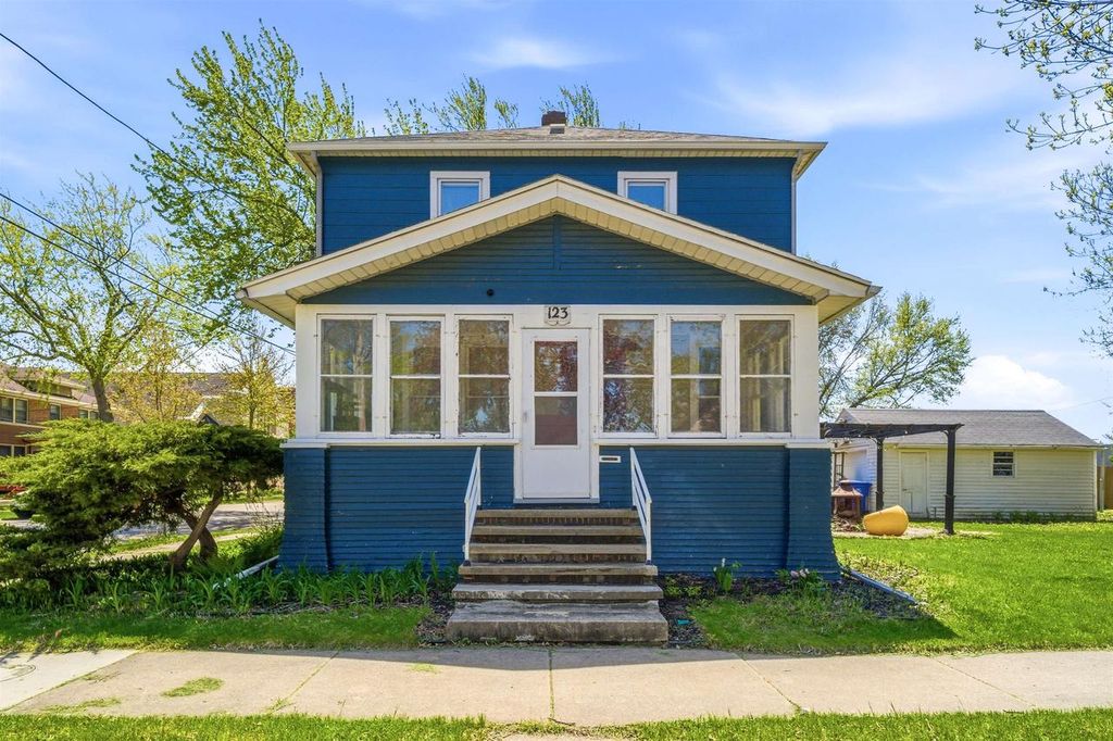 Photo of 123 E Harrison STREET, Appleton, WI 54915 (MLS # 50325384)