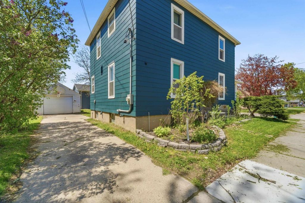 Photo of 123 E Harrison STREET, Appleton, WI 54915 (MLS # 50325384)
