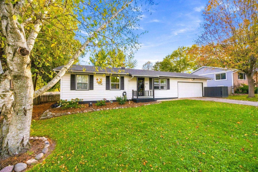 Photo of 917 Keenan LANE, Stoughton, WI 53589 (MLS # 2035039)