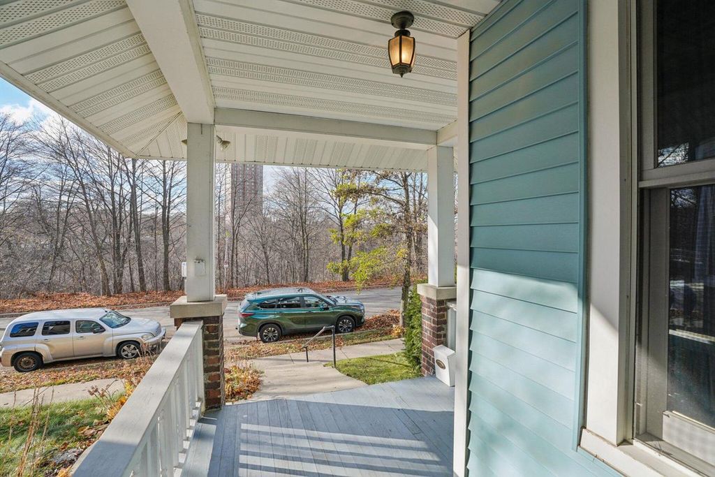 Photo of 2924 N Cambridge AVENUE, Milwaukee, WI 53211 (MLS # 1944382)