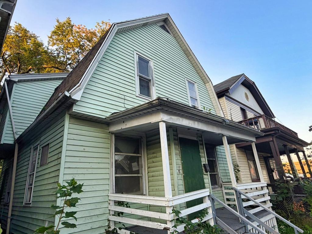 Photo of 2475 W Keefe AVENUE #2475A, Milwaukee, WI 53206 (MLS # 1937905)