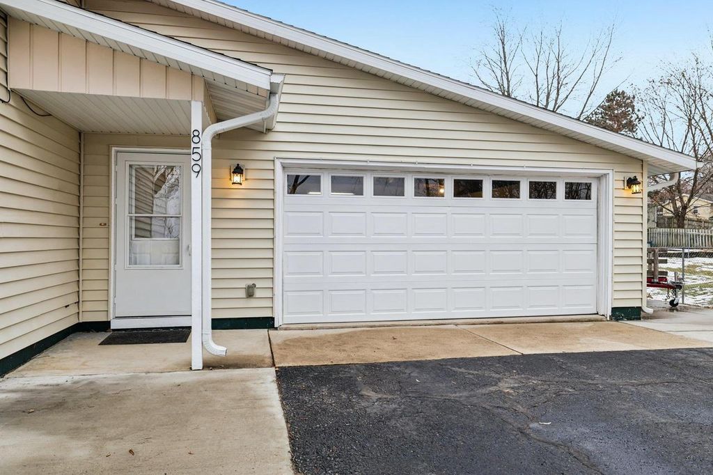 Photo of 859 Dorothy DRIVE, Portage, WI 53901 (MLS # 2013930)