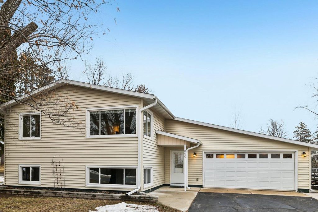 Photo of 859 Dorothy DRIVE, Portage, WI 53901 (MLS # 2013930)