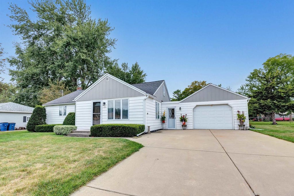 Photo of 131 Johnson STREET, Green Bay, WI 54162 (MLS # 50332185)