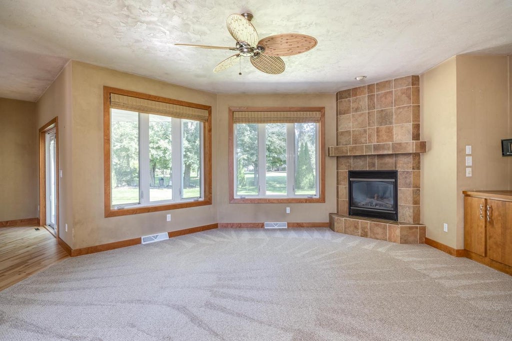 Photo of 140 Thackery DRIVE, Oshkosh, WI 54904 (MLS # 50333319)