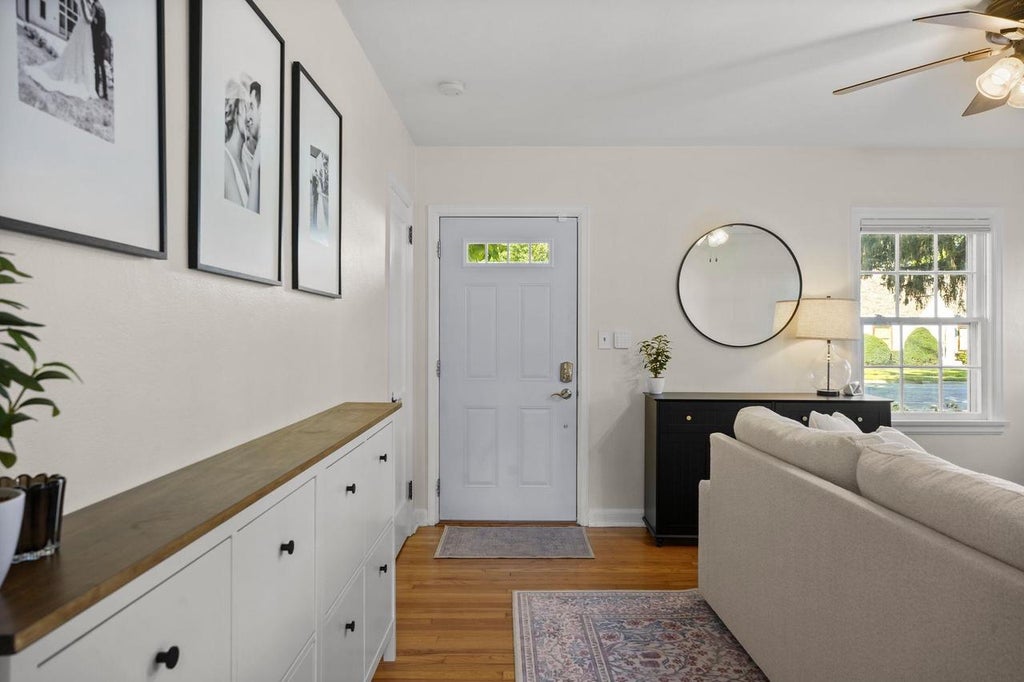 Photo of 821 N Fair Oaks AVENUE, Madison, WI 53714 (MLS # 2033816)