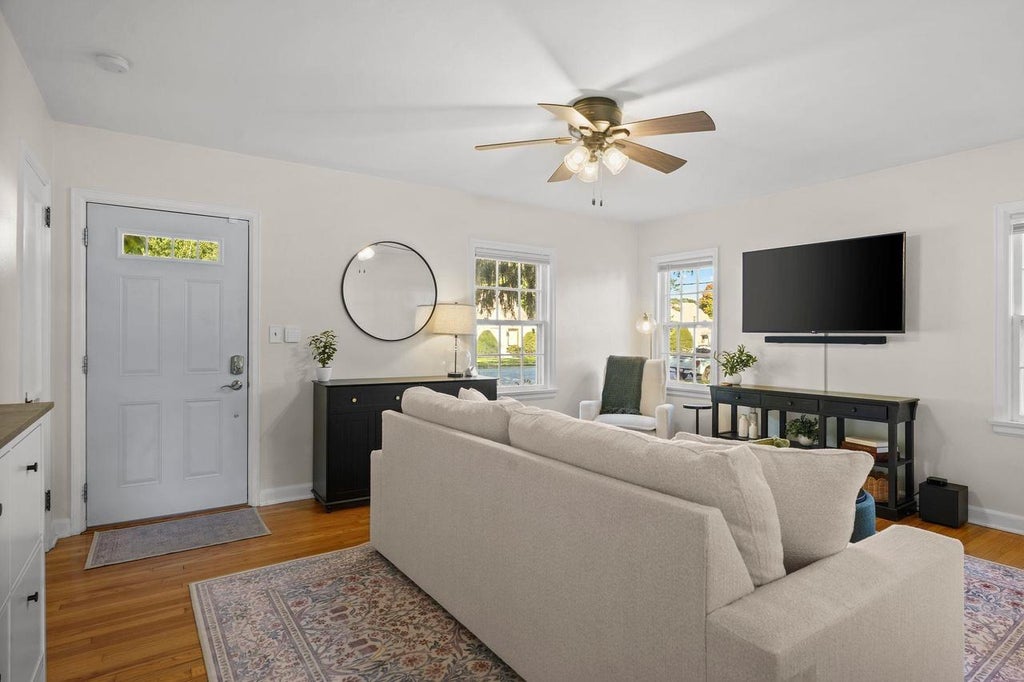 Photo of 821 N Fair Oaks AVENUE, Madison, WI 53714 (MLS # 2033816)