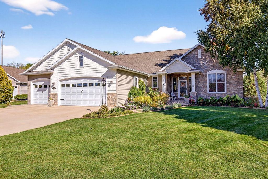 Photo of 1516 Kingswood DRIVE, Neenah, WI 54956 (MLS # 50316999)