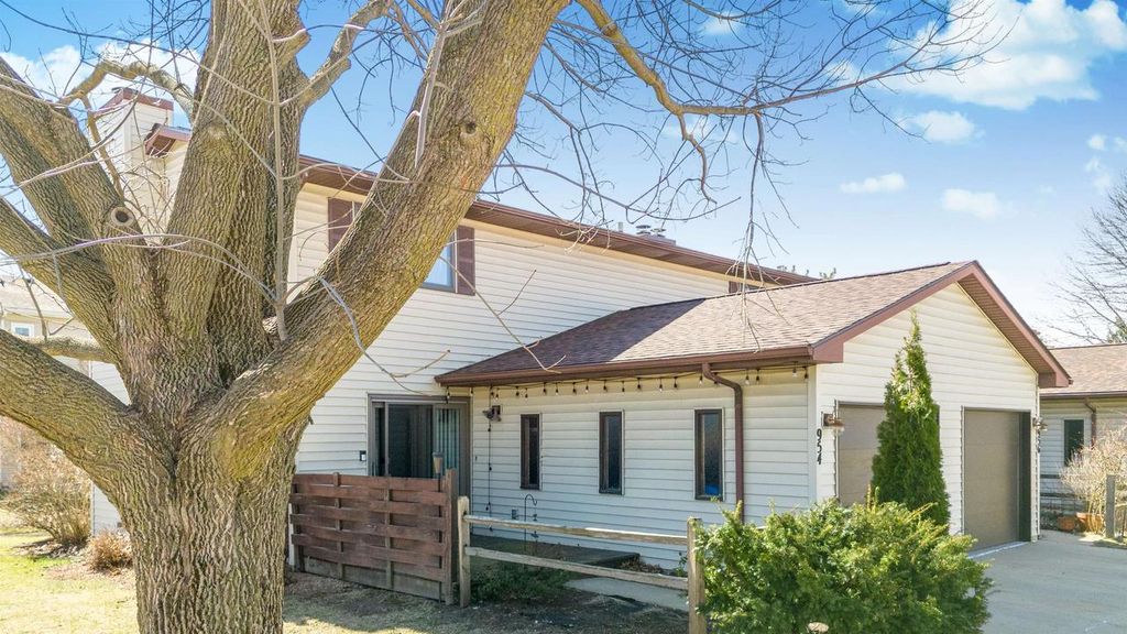 Photo of 954 Hemlock DRIVE, Verona, WI 53593 (MLS # 2017849)