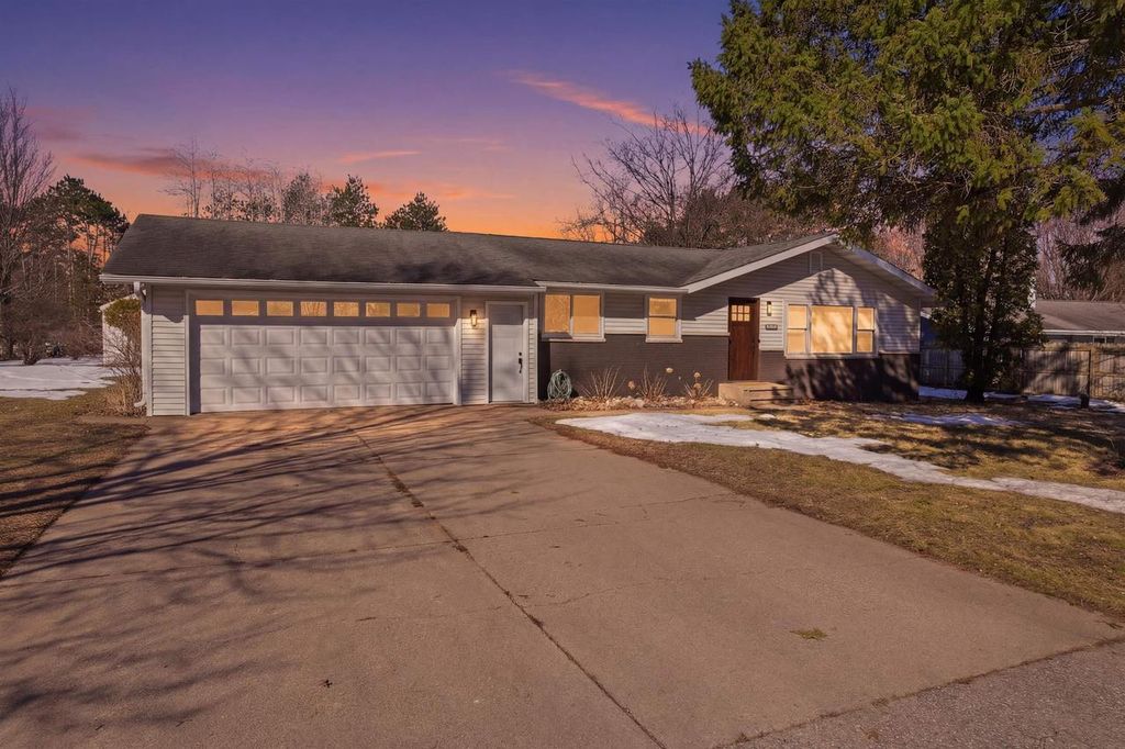 Photo of 1424 North Second DRIVE, Stevens Point, WI 54482 (MLS # 22601109)