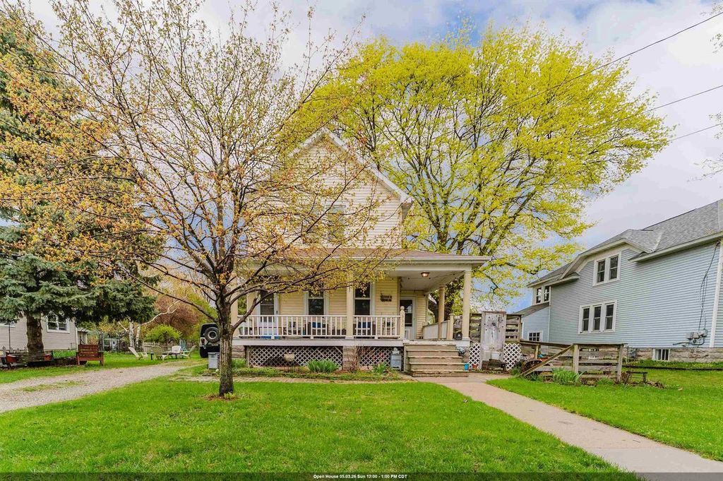 Photo of 332 Rosalia STREET, Oshkosh, WI 54901 (MLS # 50324664)