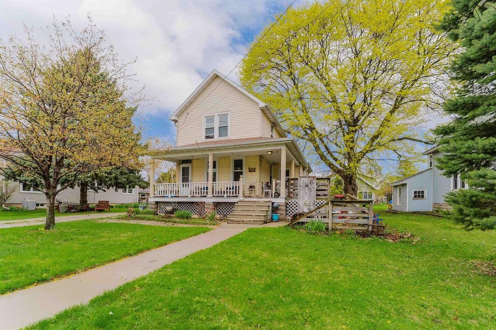 Photo of 332 Rosalia STREET, Oshkosh, WI 54901 (MLS # 50324664)