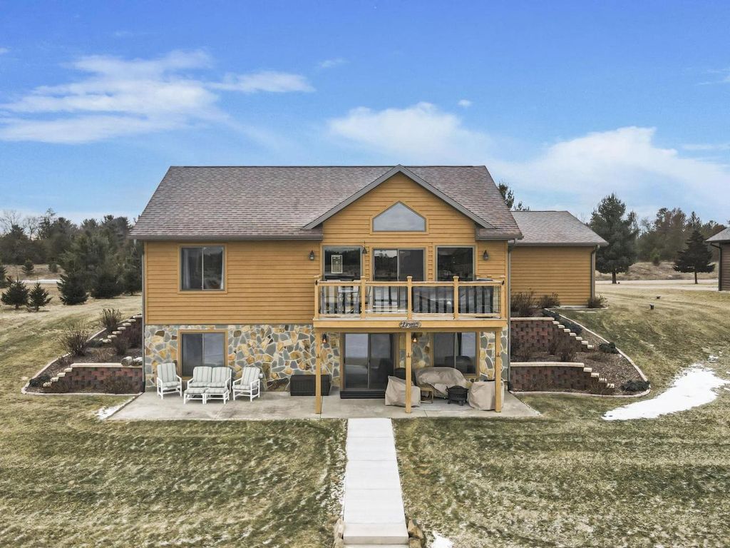 Photo of W5550 Island Lake DRIVE, New Lisbon, WI 53950 (MLS # 2015060)