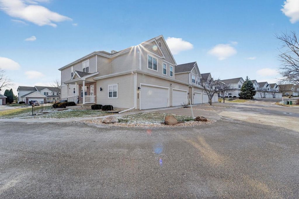 Photo of 644 Bear Claw WAY, Middleton, WI 53562 (MLS # 2015024)