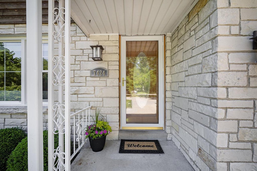 Photo of 7424 N Santa Monica BOULEVARD, Fox Point, WI 53217 (MLS # 1965312)
