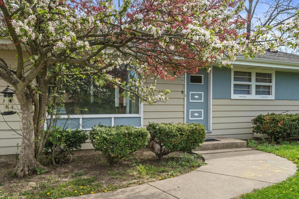 Photo of 5427 W Spring LANE, Milwaukee, WI 53223 (MLS # 1961616)