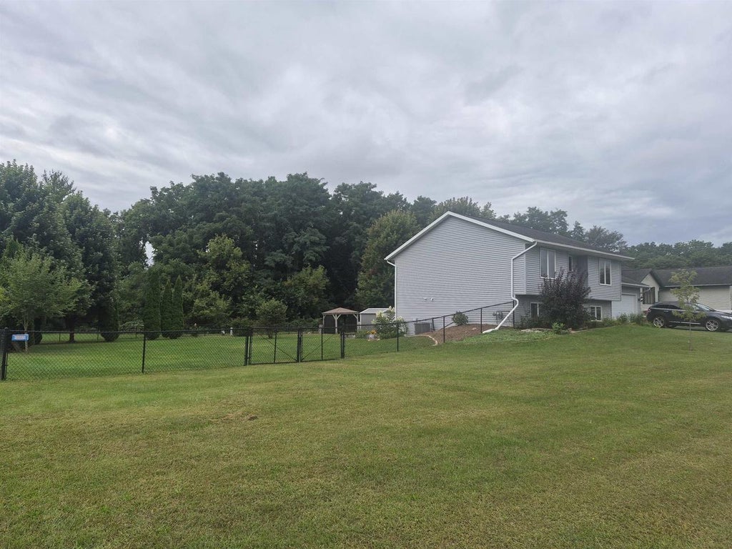 Photo of 2104 Roosevelt AVENUE, Beloit, WI 53511 (MLS # 2033017)