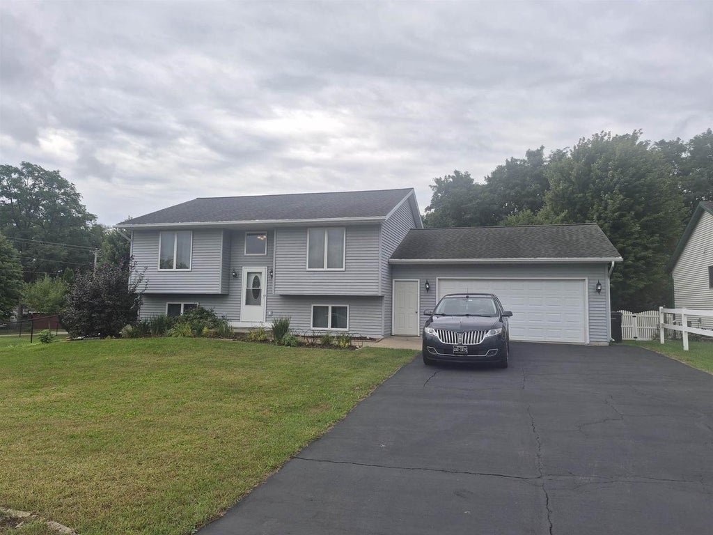Photo of 2104 Roosevelt AVENUE, Beloit, WI 53511 (MLS # 2033017)