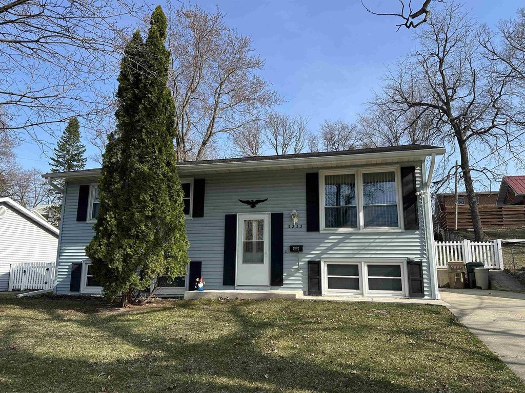 Photo of 3233 Quincy AVENUE, Madison, WI 53704 (MLS # 2019552)
