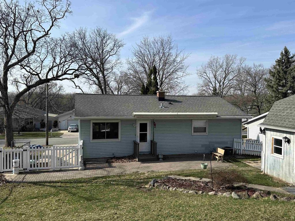 Photo of 3233 Quincy AVENUE, Madison, WI 53704 (MLS # 2019552)