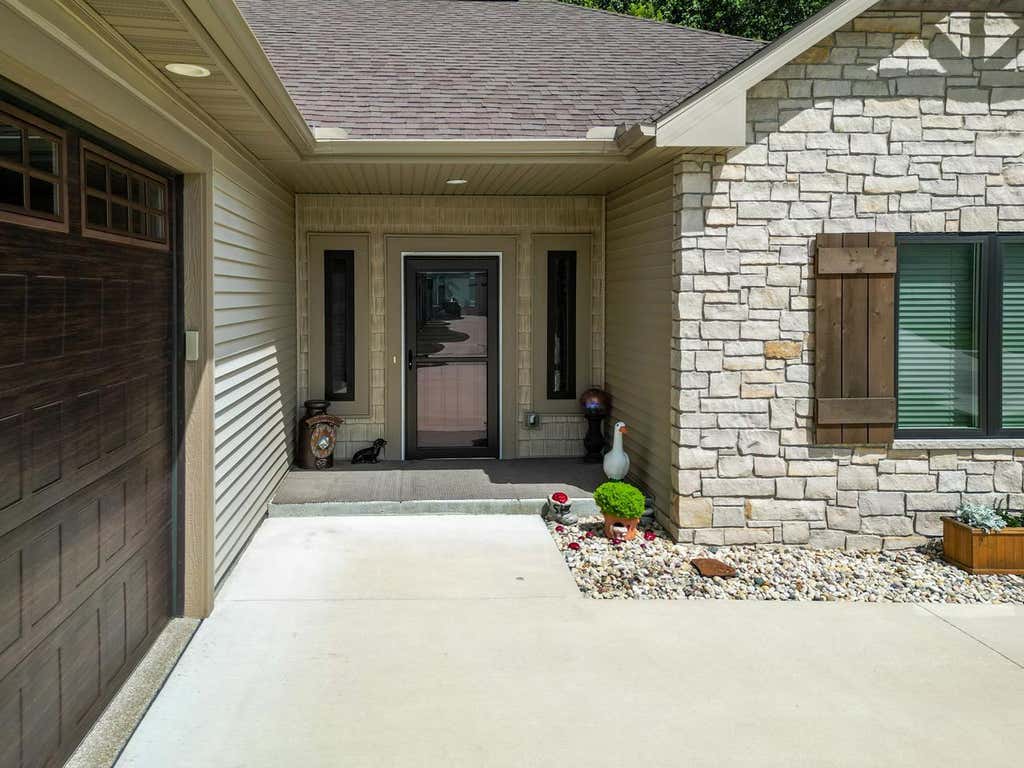 Photo of 3904 Tanglewood PLACE, Janesville, WI 53546 (MLS # 2027236)