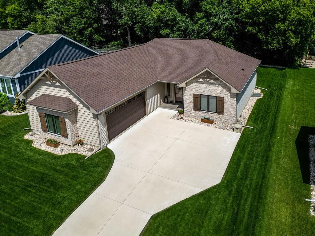 Photo of 3904 Tanglewood PLACE, Janesville, WI 53546 (MLS # 2027236)