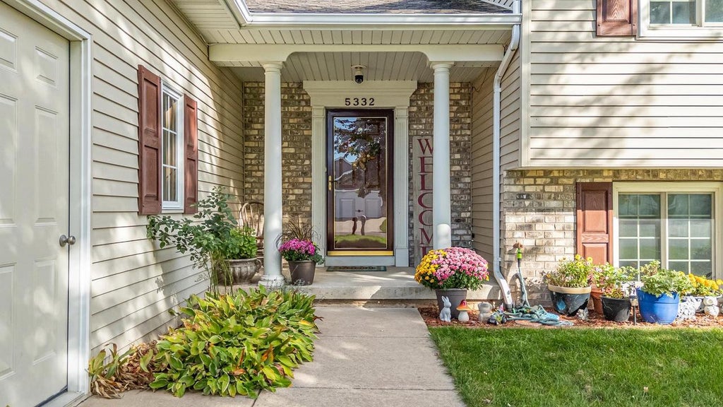 Photo of 5332 W Pleasant WAY, Appleton, WI 54913 (MLS # 50334056)