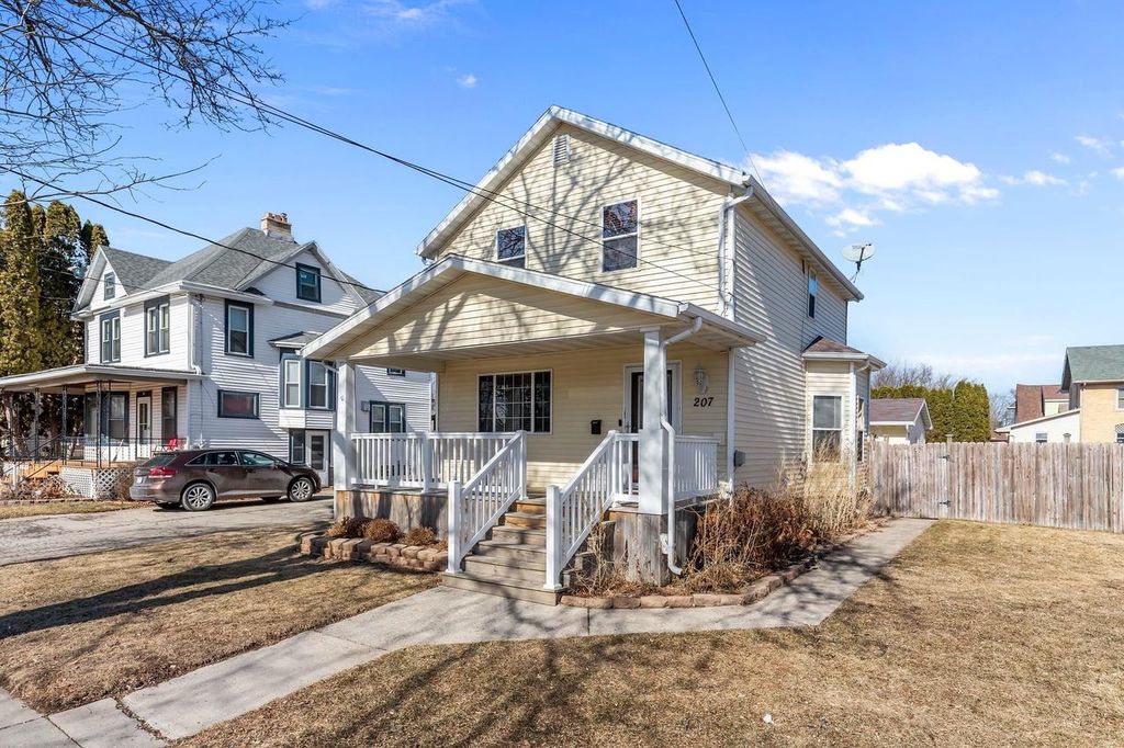 Photo of 207 W Forest AVENUE, Neenah, WI 54956 (MLS # 50321756)