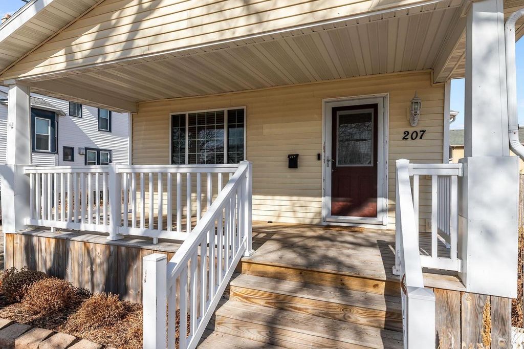 Photo of 207 W Forest AVENUE, Neenah, WI 54956 (MLS # 50321756)