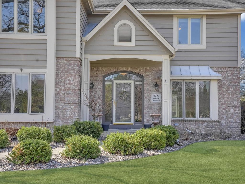 Photo of 9223 W Wyndham Hills COURT, Franklin, WI 53132 (MLS # 1955838)