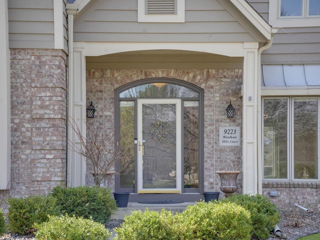 Photo of 9223 W Wyndham Hills COURT, Franklin, WI 53132 (MLS # 1955838)