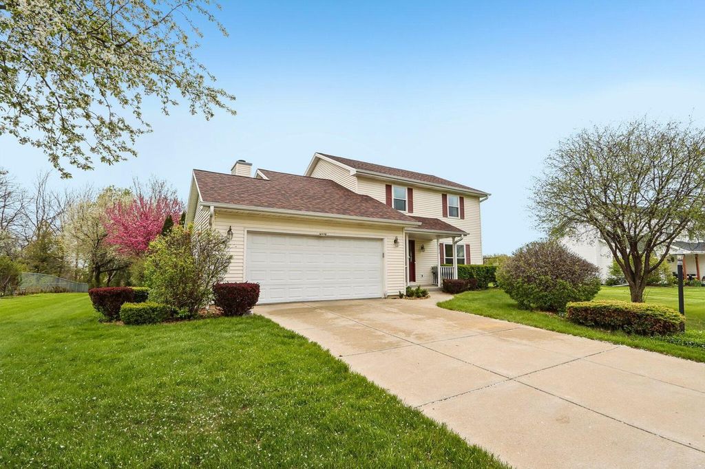 Photo of 8570 S Whitney DRIVE, Oak Creek, WI 53154 (MLS # 1959015)