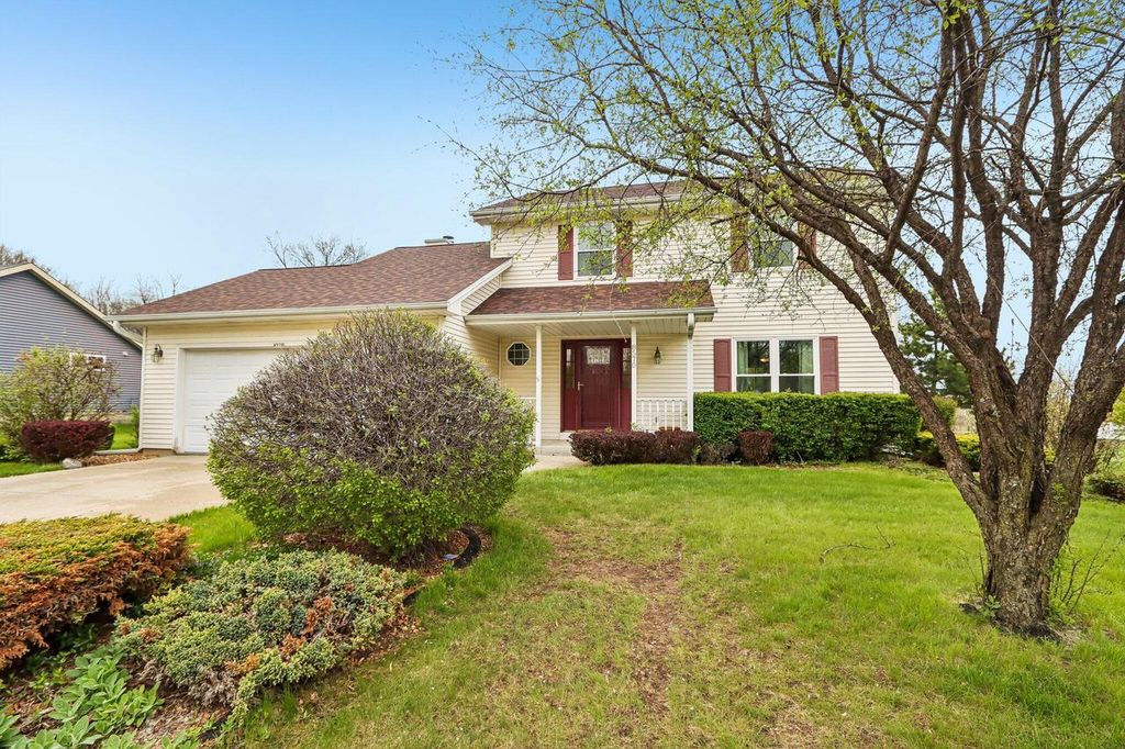 Photo of 8570 S Whitney DRIVE, Oak Creek, WI 53154 (MLS # 1959015)