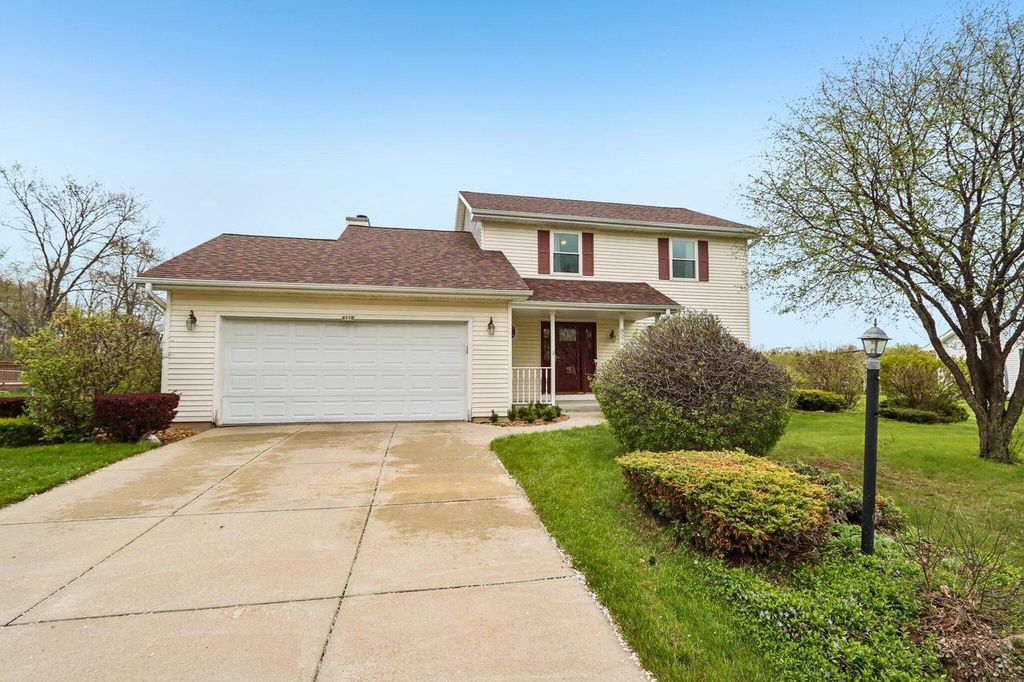 Photo of 8570 S Whitney DRIVE, Oak Creek, WI 53154 (MLS # 1959015)