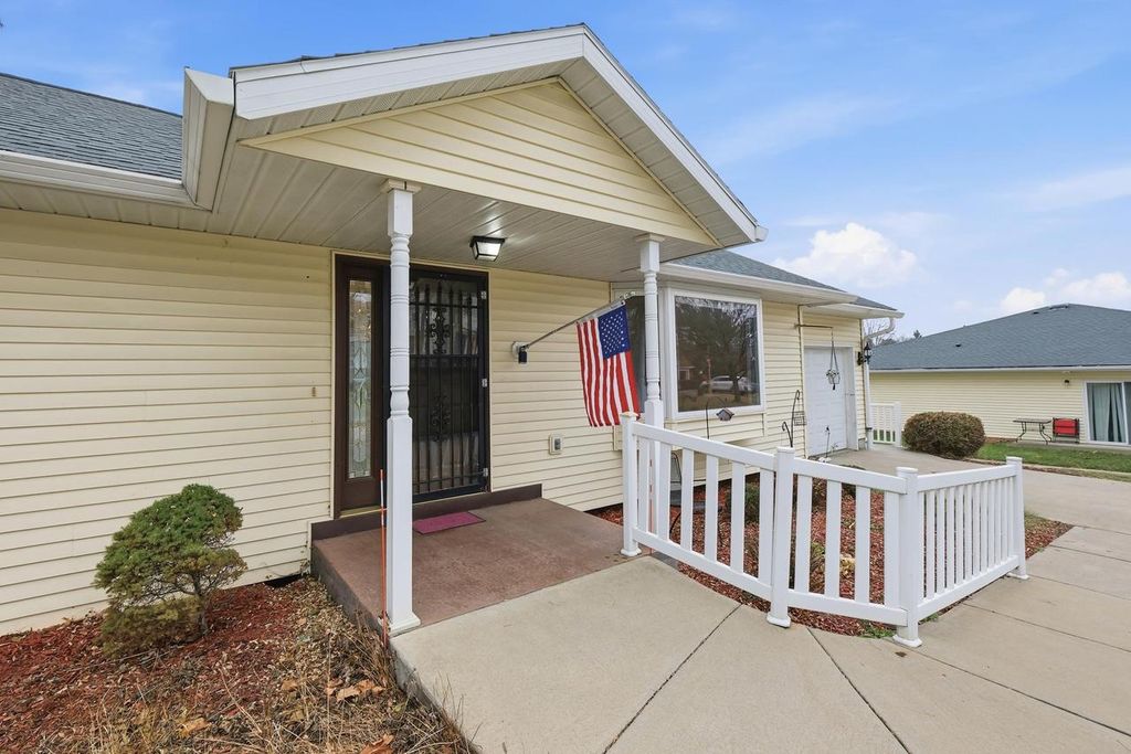 Photo of 305 Mack DRIVE #9, Reedsburg, WI 53959 (MLS # 2012880)