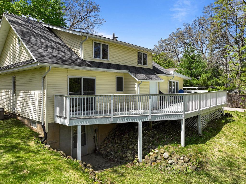 Photo of 821 Van Slyke DRIVE, Fontana, WI 53125 (MLS # 1961107)