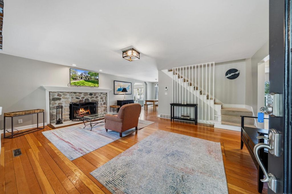 Photo of 821 Van Slyke DRIVE, Fontana, WI 53125 (MLS # 1961107)