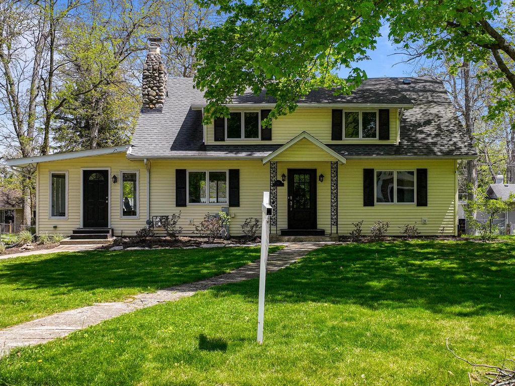 Photo of 821 Van Slyke DRIVE, Fontana, WI 53125 (MLS # 1961107)