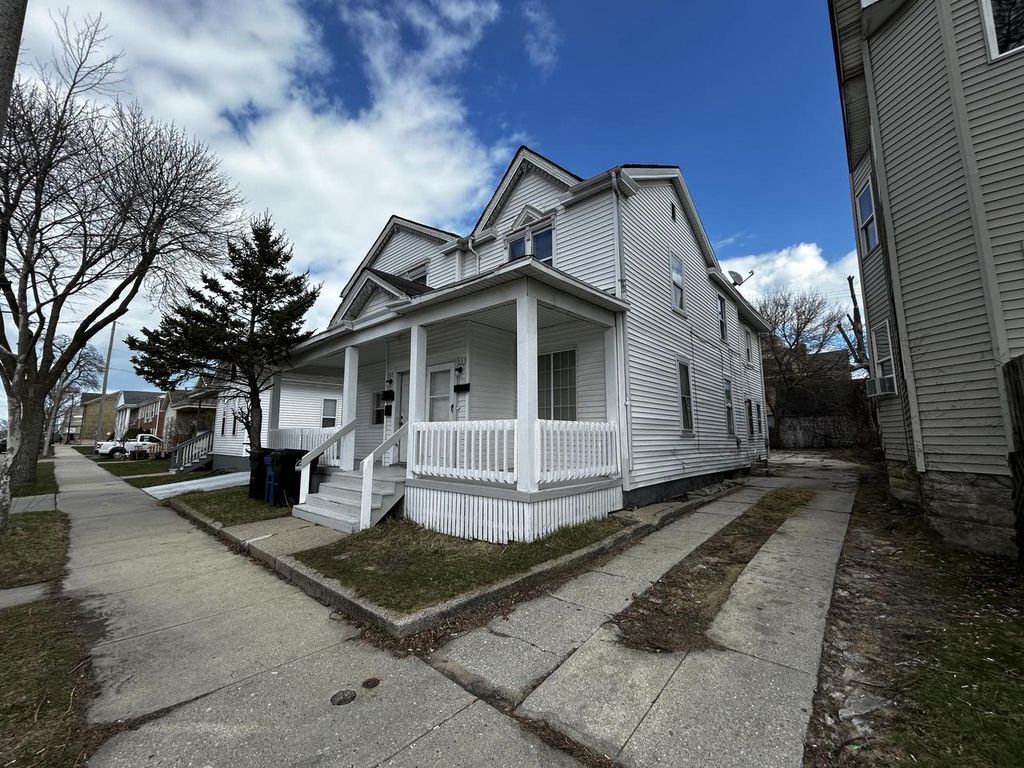 Photo of 739 Villa STREET, Racine, WI 53403 (MLS # 1957070)