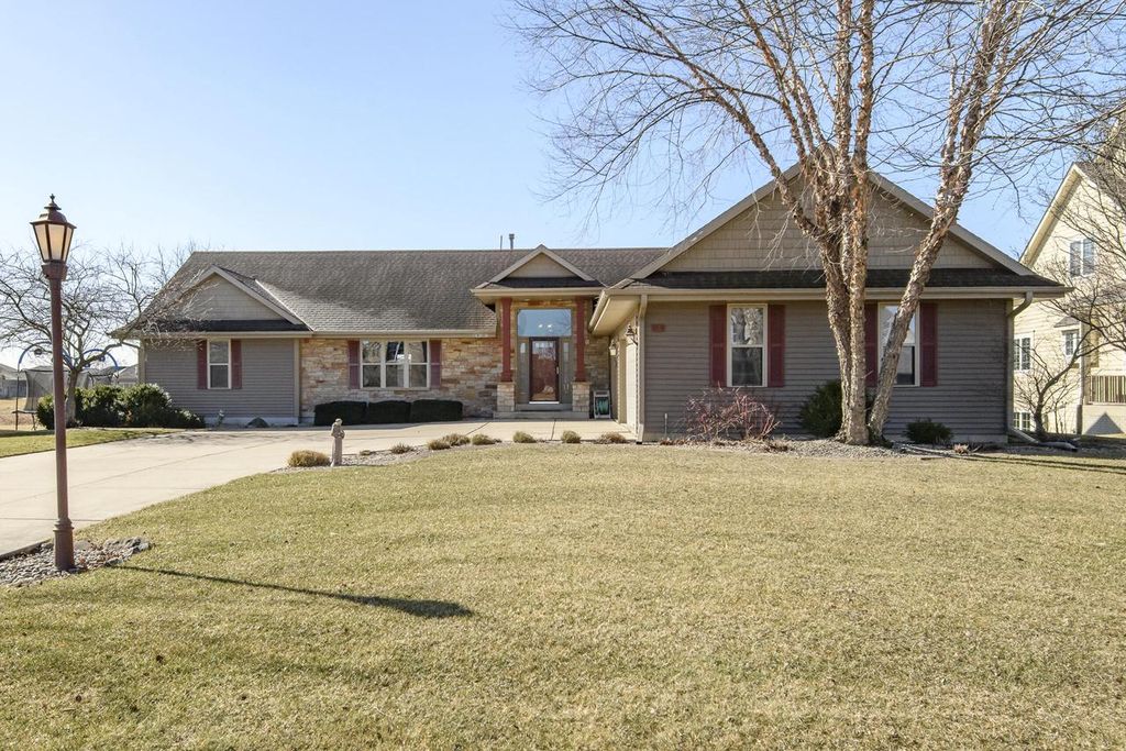 Photo of S97W13801 Stonebridge WAY, Muskego, WI 53150 (MLS # 1954144)