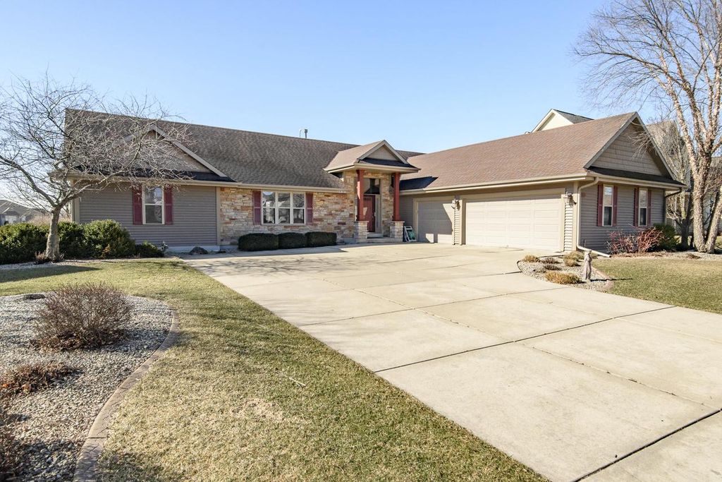 Photo of S97W13801 Stonebridge WAY, Muskego, WI 53150 (MLS # 1954144)