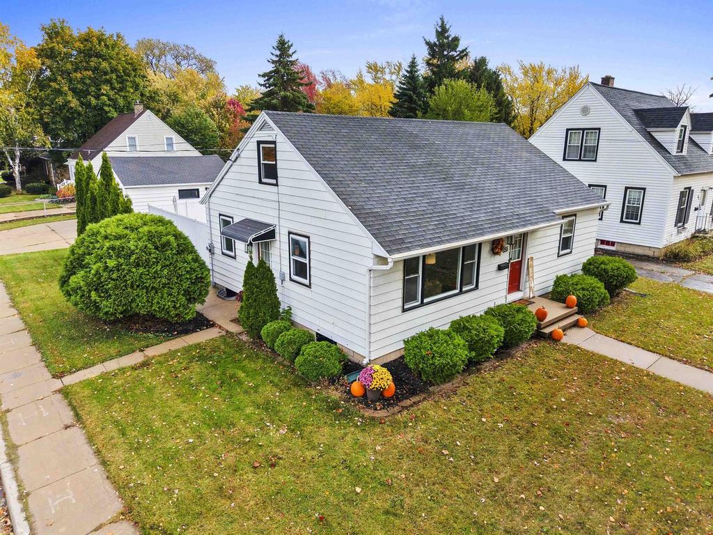 Photo of 855 Depere STREET, Menasha, WI 54952 (MLS # 50317165)