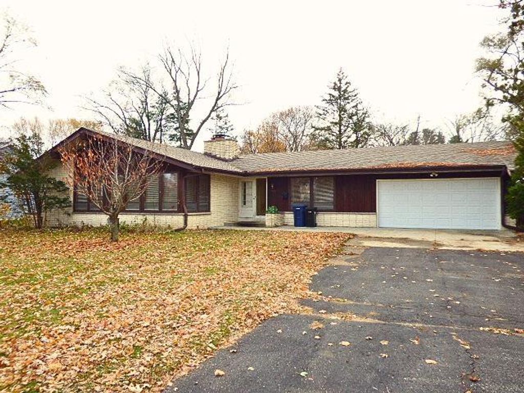 Photo of 814 E Club LANE, Beloit, WI 53511 (MLS # 2012996)