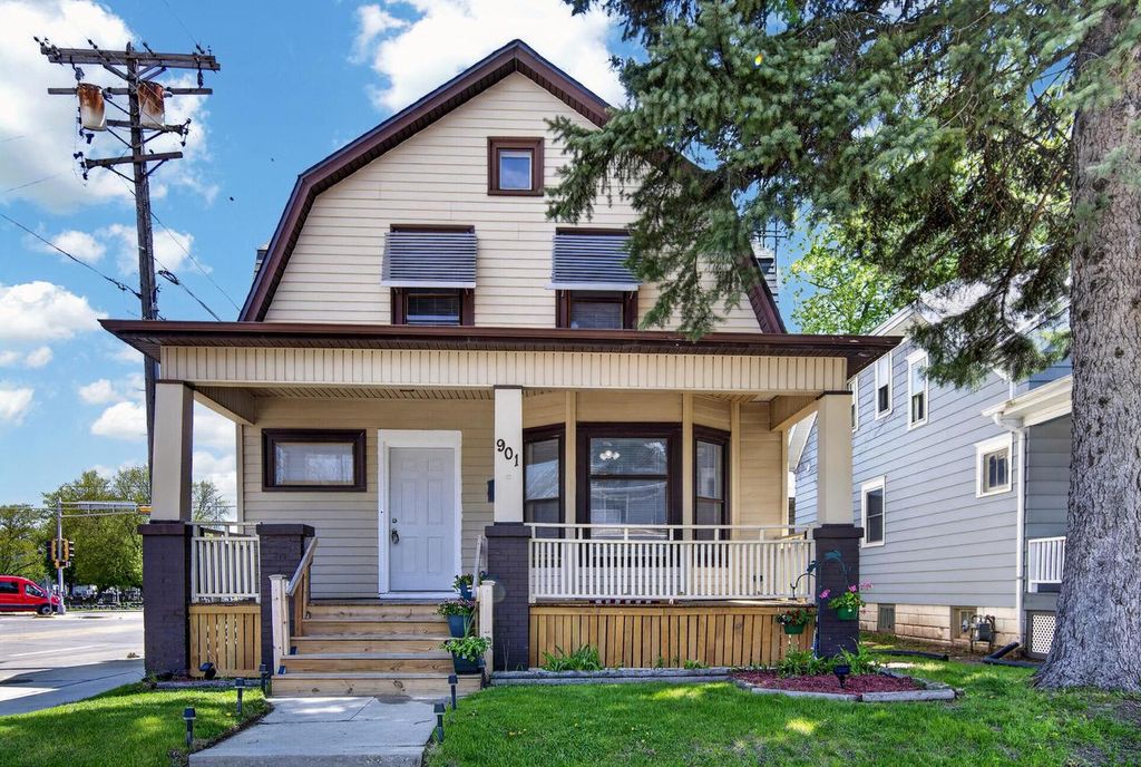 Photo of 901 Grove AVENUE, Racine, WI 53405 (MLS # 1961981)