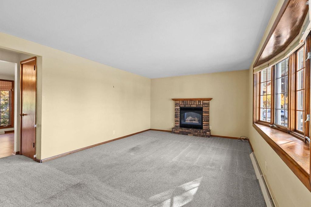 Photo of 1076 Shadow LANE, Green Bay, WI 54304 (MLS # 50318538)