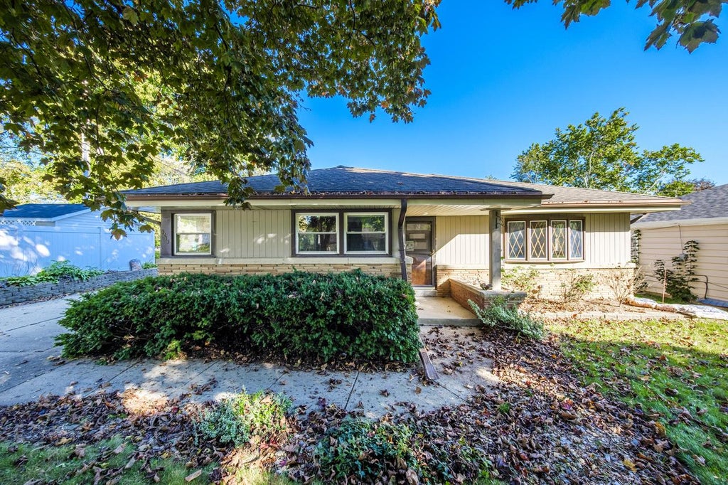 Photo of 4214 W Portage STREET, Milwaukee, WI 53209 (MLS # 1983821)