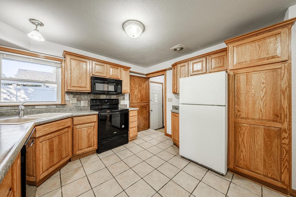 Photo of 4214 W Portage STREET, Milwaukee, WI 53209 (MLS # 1983821)