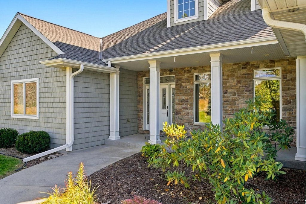 Photo of 2108 Fox Field COURT, De Pere, WI 54115 (MLS # 50334866)